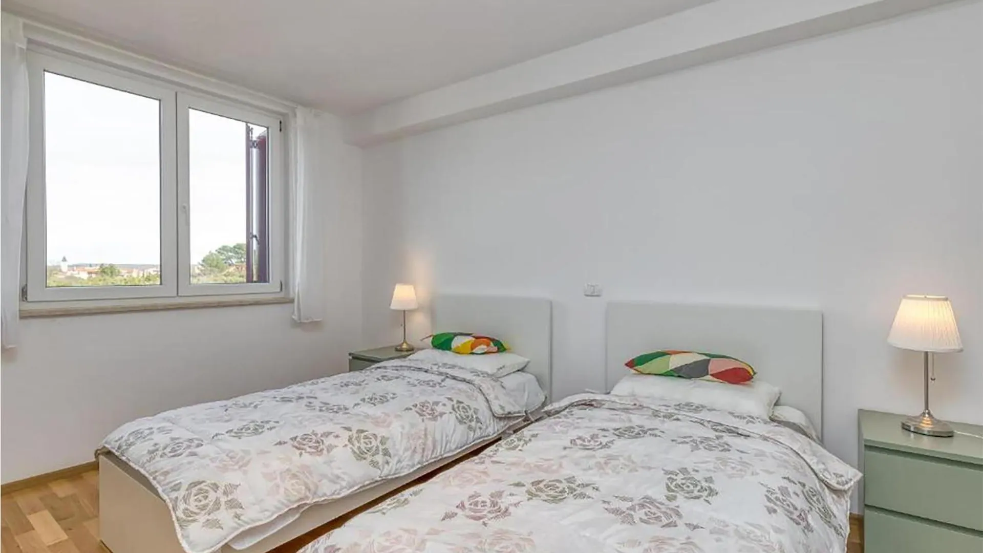 3 Bedroom Stunning Apartment In Peroj