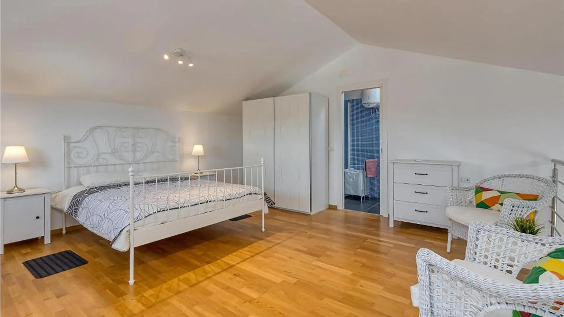 3 Bedroom Stunning Apartment In Peroj
