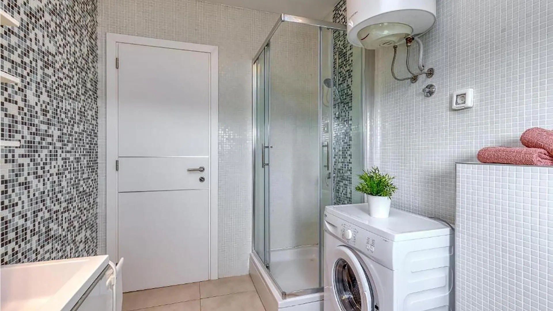 3 Bedroom Stunning Apartment In Peroj Croacia