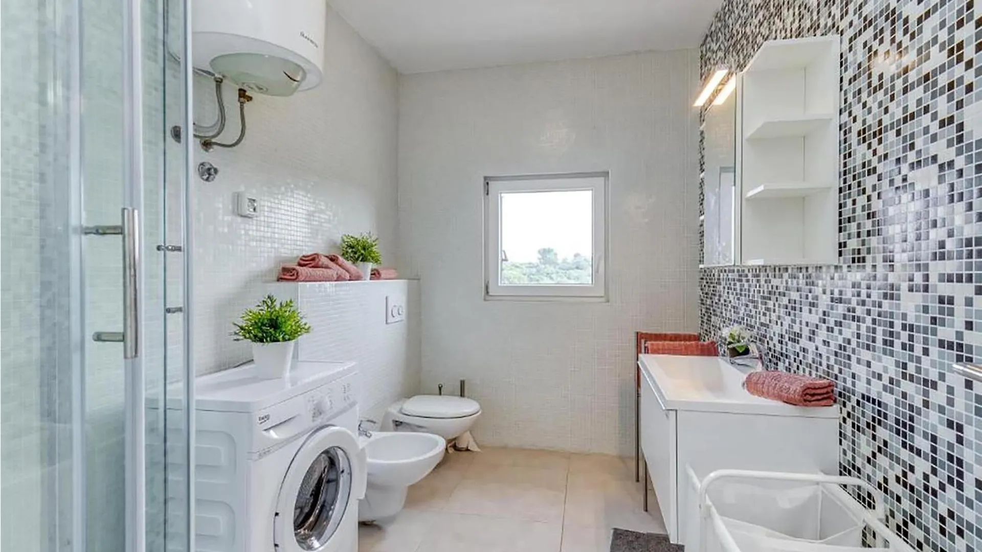 3 Bedroom Stunning Apartment In Peroj 0*,  Croacia